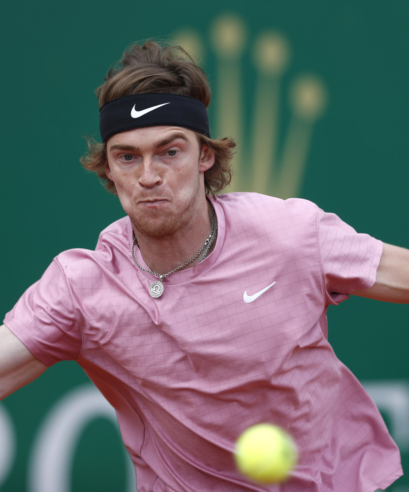 不少球员都 不少球员都