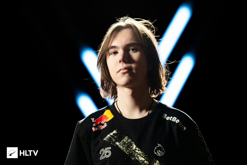 和评论员关 和评论员关